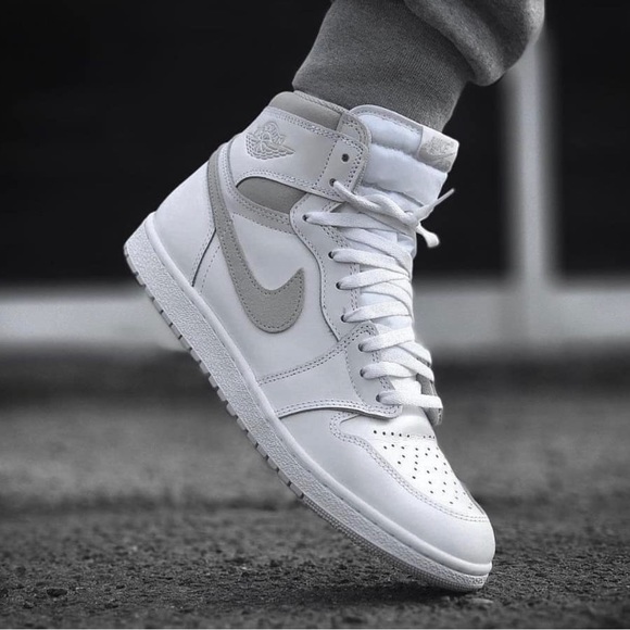 SOLD - Jordan 1 High Neutral Grey - Picture 6 of 6